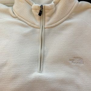 XL/TG North Face quarter-zip pullover in cream.